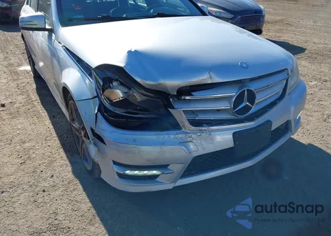 2013 Mercedes-Benz C 300 Sport 4Matic из США, поврежденный, VIN WDDGF8AB8DG120689